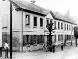 06__Koblenzerstr__Thalfangerstr alte Volkschule 1936